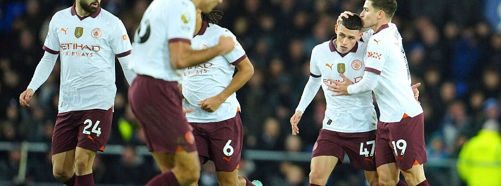 Phil Foden (2.v.r) brachte Manchester City mit seinem Tor zum 1:1 zur&uuml;ck ins Spiel. - &copy; Jon Super/AP/dpa