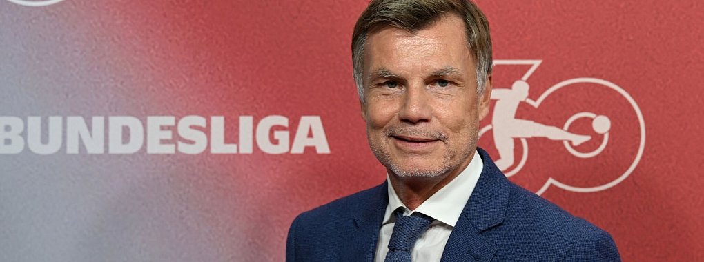 Ex-Profi Thomas Helmer kritisiert den Umgang mit Thomas Müller beim FC Bayern. - © Soeren Stache/dpa
