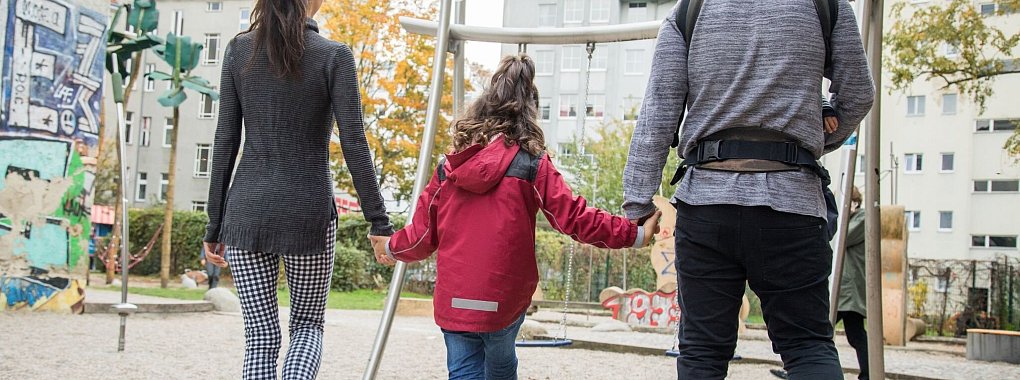 Das Wohl des Kindes steht f&uuml;r viele Eltern an erster Stelle. Doch nicht immer k&ouml;nnen sie sie vor Gefahren beh&uuml;ten. Eine Kinderinvalidit&auml;tsversicherung kann unter Umst&auml;nden zumindest finanziell helfen. - &copy; Christin Klose/dpa-tmn/dpa