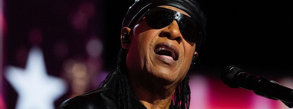 Stevie Wonder geht noch vor den US-Präsidentschaftswahlen auf Tour. (Archivbild) - © Erin Hooley/AP/dpa