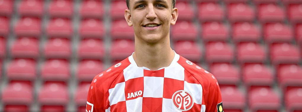 Der Mainzer Nelson Weiper wurde erneut am Knie operiert. - &copy; Arne Dedert/dpa