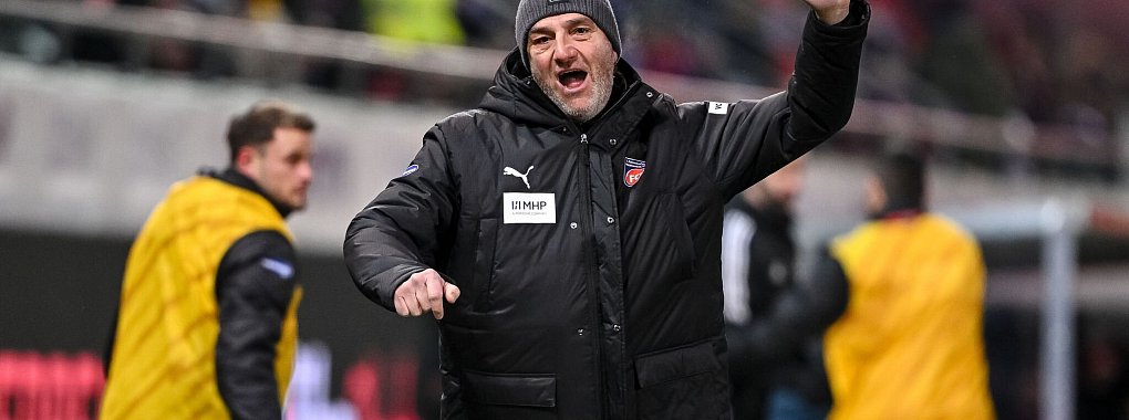 Der Druck im Abstiegskampf der Fußball-Bundesliga nimmt für Trainer Frank Schmidt und seine Heidenheimer immer mehr zu. - © Harry Langer/dpa