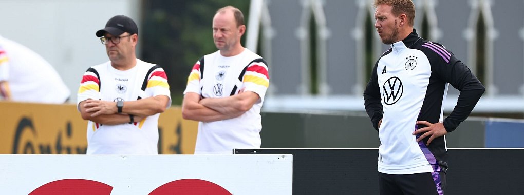 Startet mit der deutschen Nationalelf am Samstag in die Nations League: Bundestrainer Julian Nagelsmann (r.). - &copy; Daniel Karmann/dpa