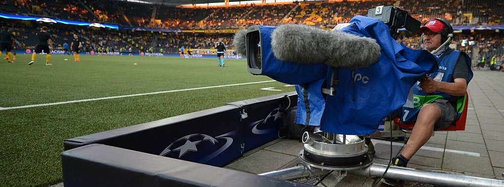 DAZN und Amazon Prime Video haben die ersten Spiele der Champions League aufgeteilt. - © Patrick Seeger/dpa