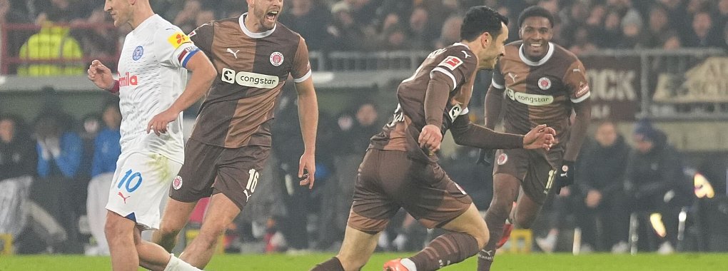 Saliakas jubelt über das erste Heimtor von St. Pauli - © Marcus Brandt/dpa