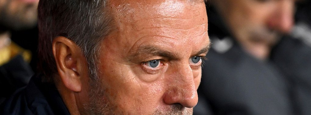 Nach sieben Ligasiegen in Serie muss Hansi Flick eine Niederlage mit dem FC Barcelona hinnehmen. - © Miguel Oses/AP