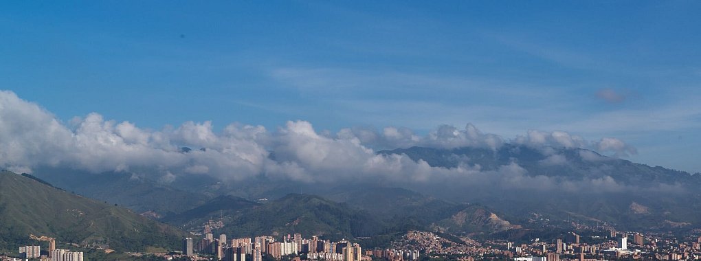 Wunderschön und berüchtigt: Medellín liegt eingebettet von hohen Bergen in den kolumbianischen Anden. - © Soeren Stache/dpa/dpa-tmn
