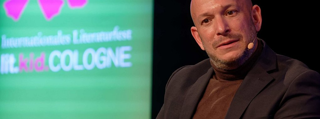 Der israelische Autor Dror Mishani (Archiv) - © Henning Kaiser/dpa