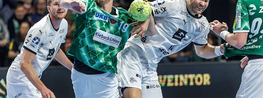Welthandballer Mathias Gidsel überragt beim Sieg der Berliner gegen Kiel. - © Andreas Gora/dpa