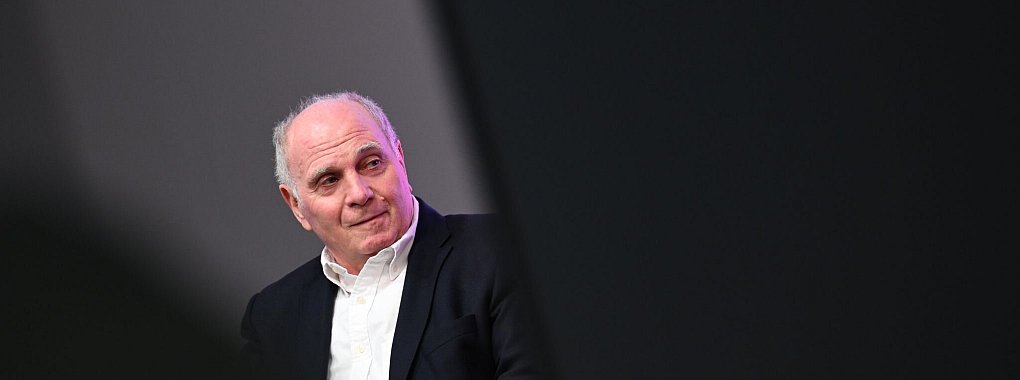 Uli Hoeneß kennt den nächsten deutschen Meister angeblich schon. - © Angelika Warmuth/dpa