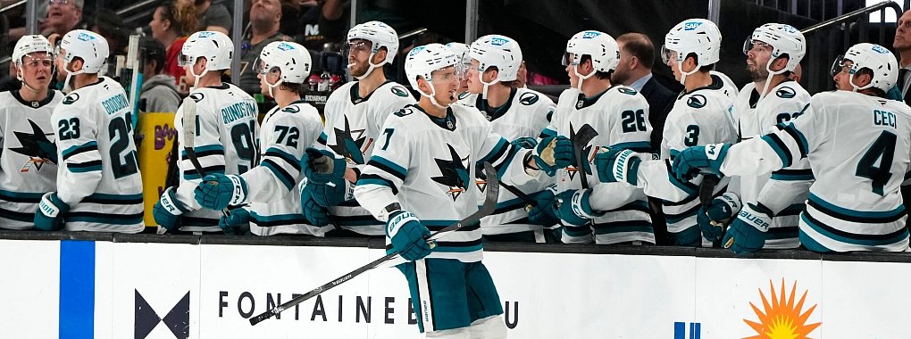 Nico Sturm (7) erzielte sein erstes Saisontor für die San Jose Sharks. - © Lucas Peltier/AP/dpa