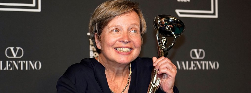 Es ist nicht Jenny Erpenbecks erster Preis: Wegen der vielen Auszeichnungen f&uuml;r ihre Romane gilt sie als eine der bedeutendsten deutschsprachigen Schriftstellerinnen. - &copy; Alberto Pezzali/AP/dpa