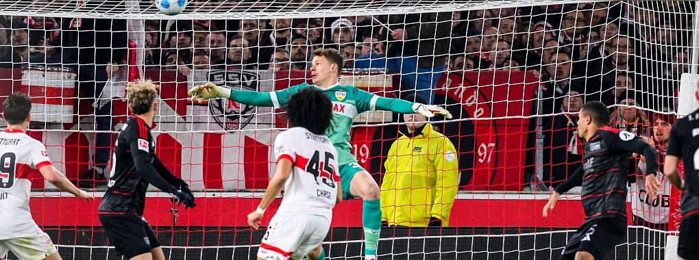 VfB-Torwart Alexander Nübel sah beim 0:1 nicht gut aus. - © Tom Weller/dpa