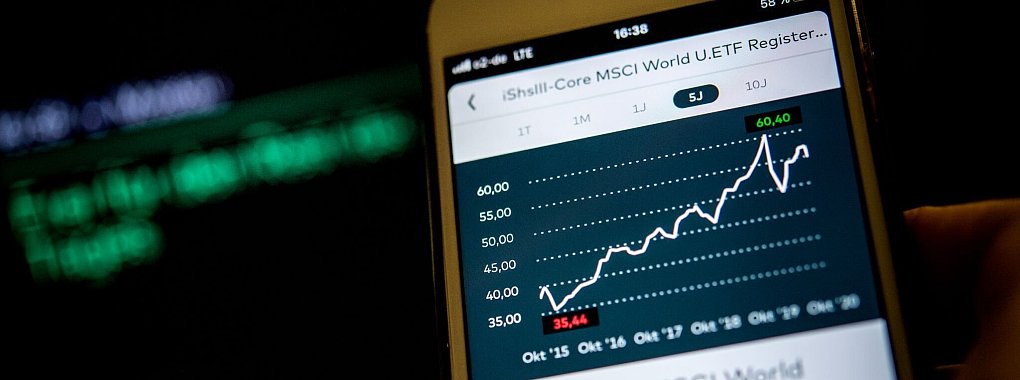 Können das Verlustrisiko im Depot senken: ETFs auf weltweit streuende Indizes wie den MSCI World. - © Zacharie Scheurer/dpa-tmn