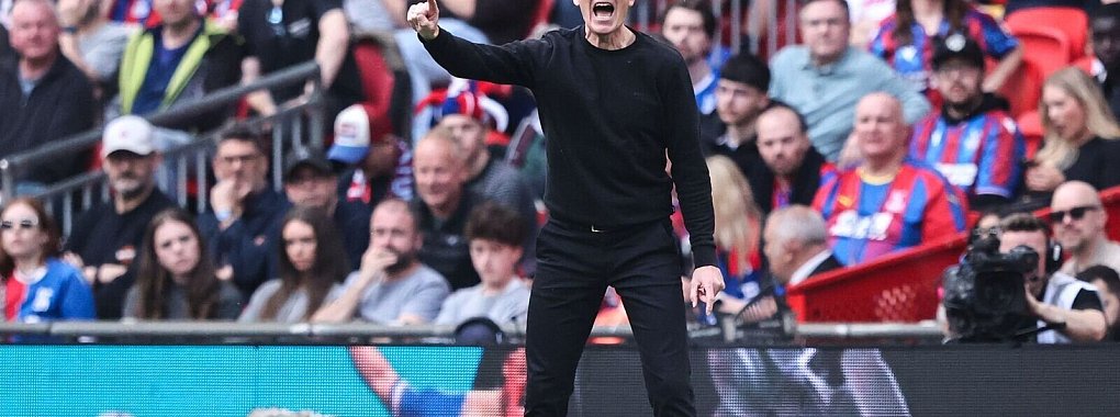 Trainer Oliver Glasner steht mit Crystal Palace im Endspiel des englischen FA Cups. - © Alfie Cosgrove/News Images via ZUMA Press Wire/dpa