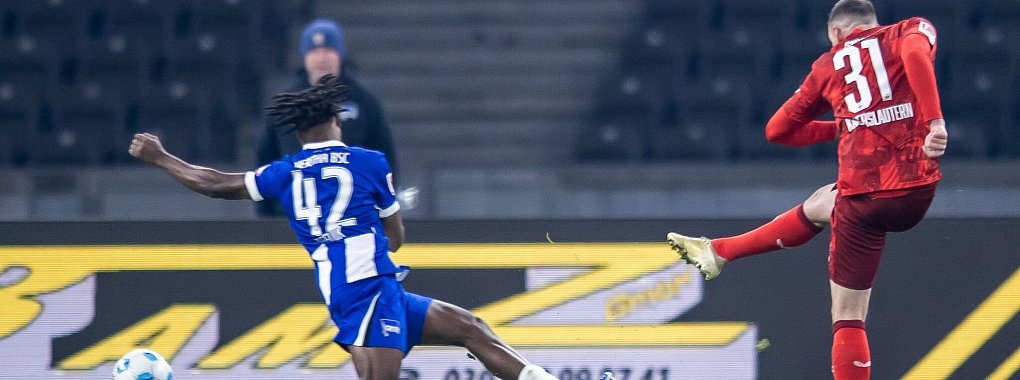 Luca Sirch traf sehenswert zum 1:0 für Kaiserslautern. - © Andreas Gora/dpa