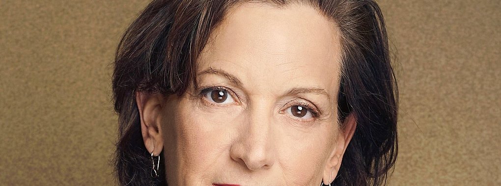 Anne Applebaum wurde 1964 als Kind jüdischer Eltern in Washington D. C. geboren, lebt seit Jahrzehnten aber in Polen (Archivbild). - © Anne Applebaum/Börsenverein des Deutschen Buchhandels e.V./dpa