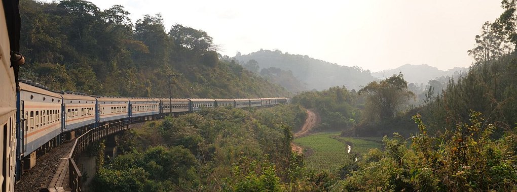 Schlängelt sich durch den Süden Tansanias: die Tazara, bekannt auch unter dem Namen Tanzania-Zambia-Railway. - © Julian Hilgers/dpa-tmn