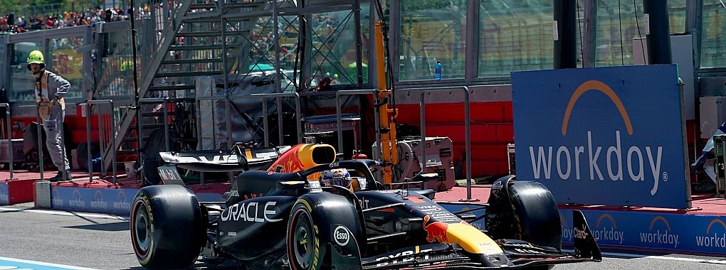 Der Niederländer Max Verstappen holt sich auch in Imola die Pole. - © Hasan Bratic/dpa
