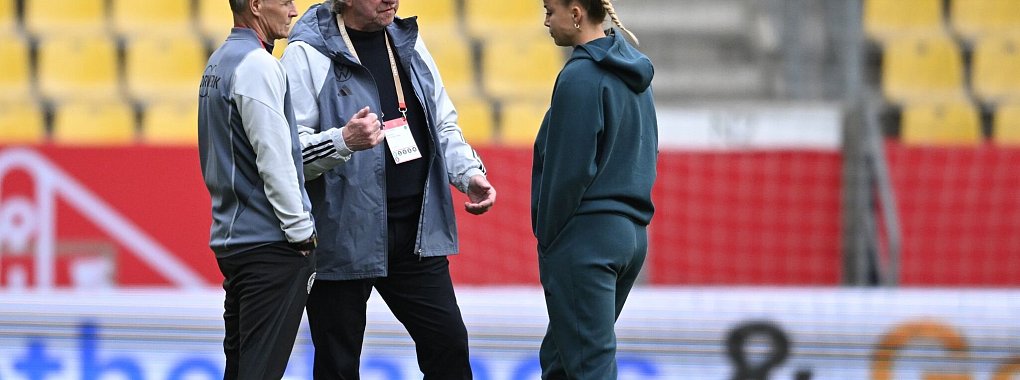 Vom EM-Fieber und dem Auftreten der DFB-M&auml;nner wollen Horst Hrubesch Fu&szlig;ballerinnen etwas in ihren Olympia-Sommer mitnehmen. - &copy; Sebastian Christoph Gollnow/dpa