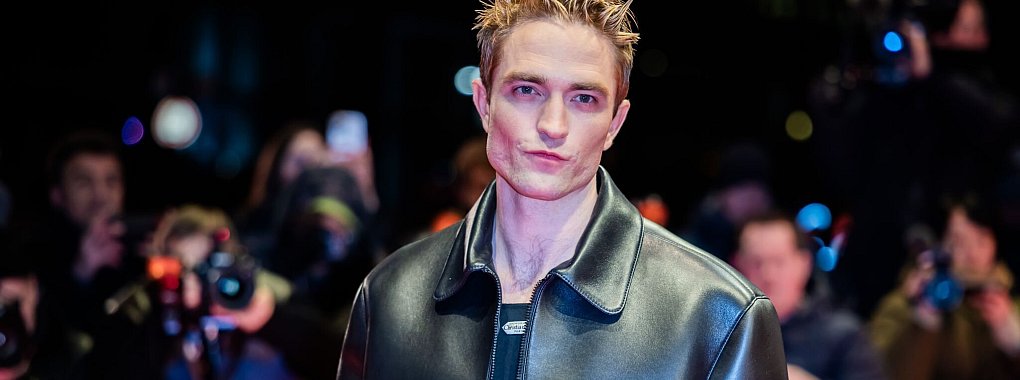 Robert Pattinson, Hauptdarsteller von «Mickey 17», bei einer Vorführung der Berlinale. - © Christoph Soeder/dpa