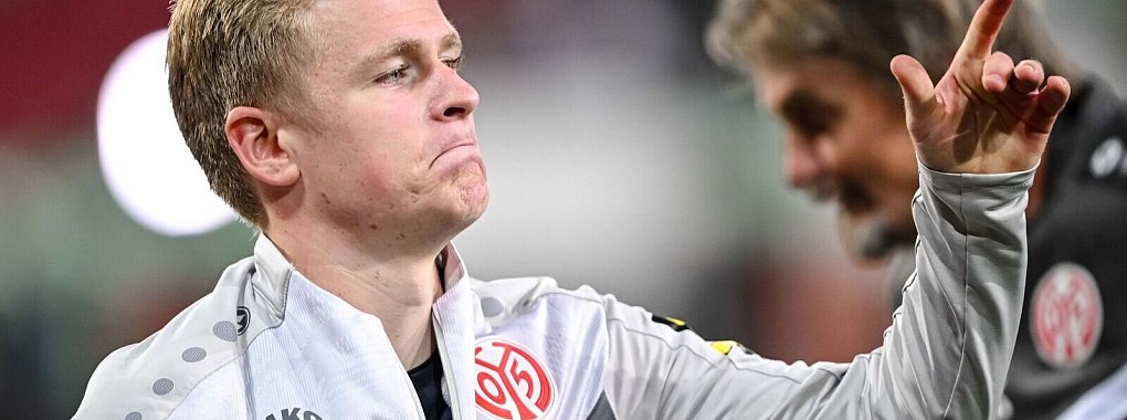 Mann des Abends: Jonathan Burkardt jubelt nach dem Mainzer Sieg. - © Harry Langer/dpa
