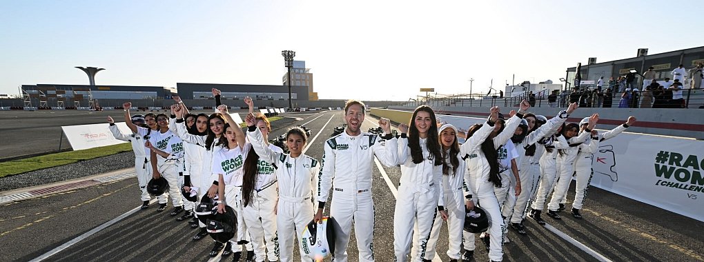 Sebastian Vettel freut sich über das Interesse an seinem Kartevent. - © -/V5 Projects/ Orel Communications/dpa