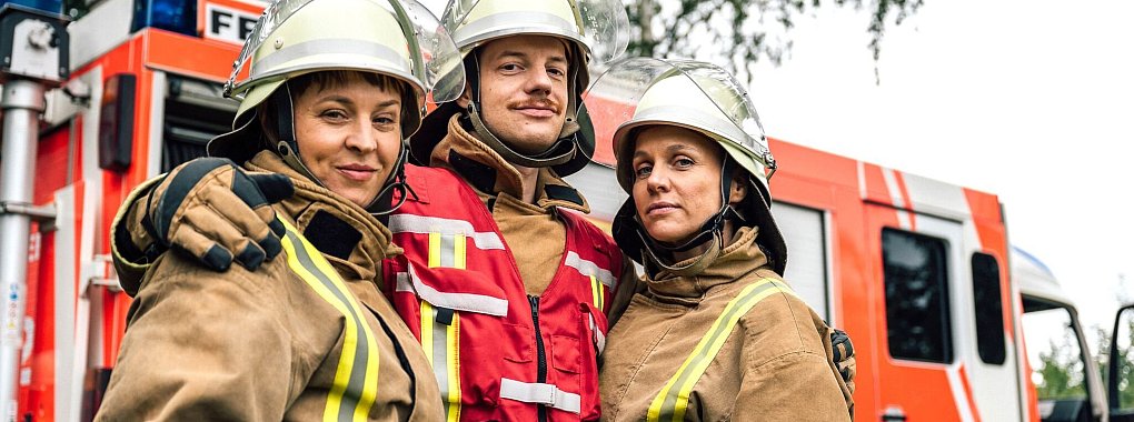 Manchmal wie Feuer und Wasser: Meike (Katja Danowski), Rainer (Merlin Sandmeyer) und Anja (Nadja Becker - &copy; Niklas Marc Heinecke/ARD Degeto/dpa