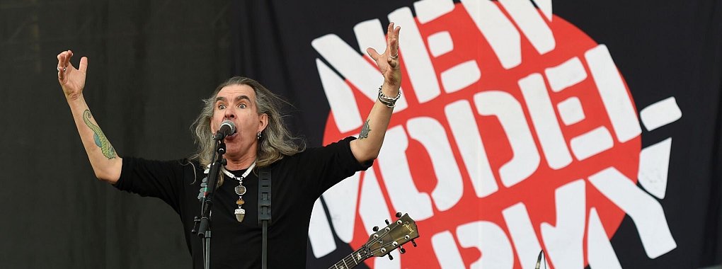 Von Anfang an dabei: Justin Sullivan. - © Herbert P. Oczeret/APA/dpa