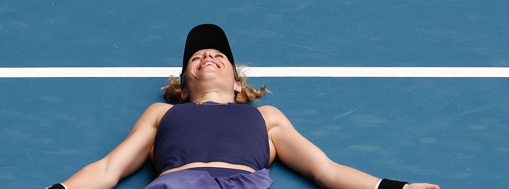 Laura Siegemund kann ihren Zweitrunden-Triumph kaum fassen - © Frank Molter/dpa