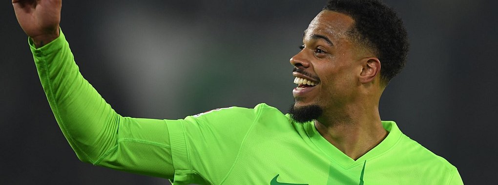 Doppeltorschütze gegen Gladbach: Lukas Nmecha vom VfL Wolfsburg. - © Swen Pförtner/dpa