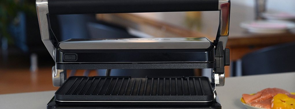 Der Tüv Süd rät beim Kauf eines Kontaktgrills, auf festen Stand und wärmeisolierte Griffe zu achten. - © Conny Kurz/Tüv Süd/dpa-tmn