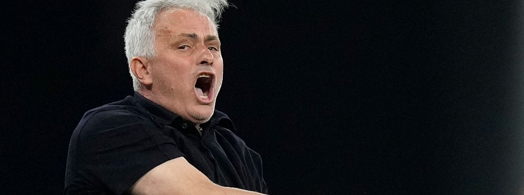 Sah im Spiel gegen Manchester United die Rote Karte: José Mourinho - © Darko Bandic/AP/dpa