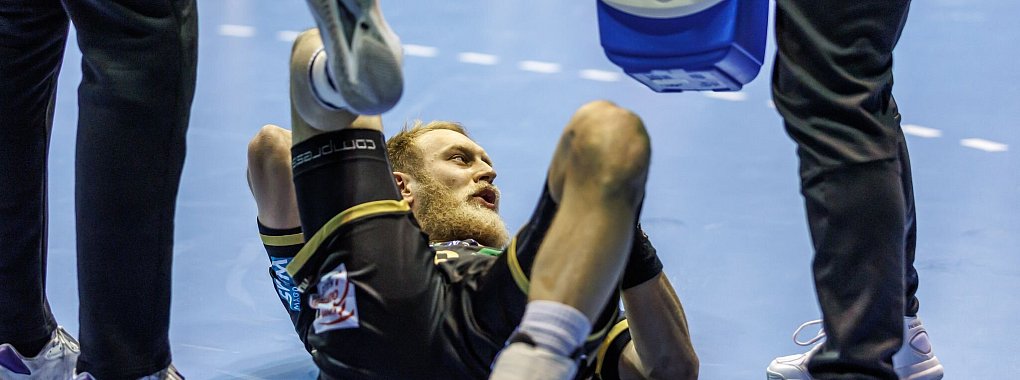 Magdeburgs Musche verletzte sich früh im Spiel gegen Veszprém - © Andreas Gora/dpa