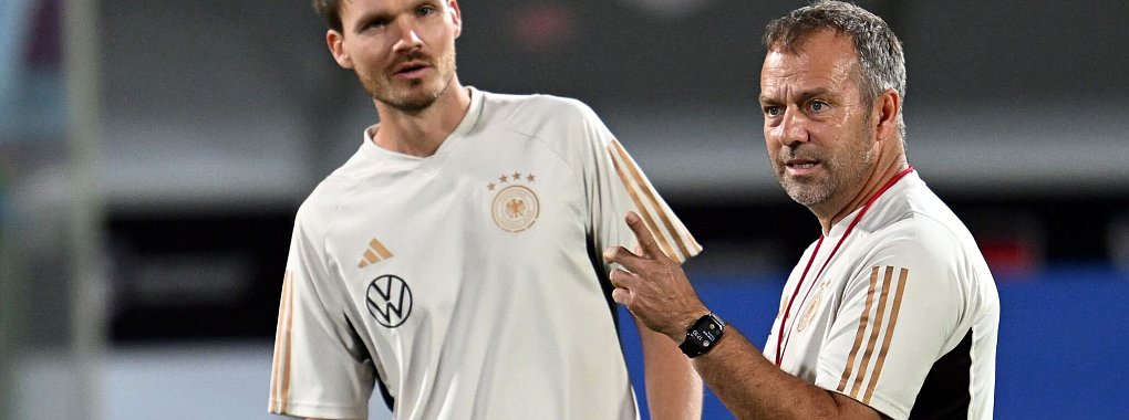 Mit Hansi Flick feierte Danny Röhl beim FC Bayern Erfolge, nicht aber beim DFB. - © Federico Gambarini/dpa