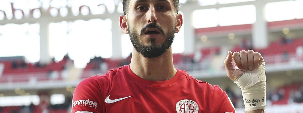 Der Israeli Sagiv Jehezkel erinnerte beim Torjubel an das Massaker der Hamas. - © Uncredited/Depo Photos via ZUMA Press Wire/dpa