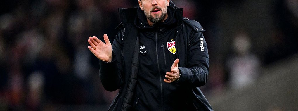 Trainer Sebastian Hoeneß und der VfB kämpfen um das Weiterkommen in der Champions League. - © Tom Weller/dpa