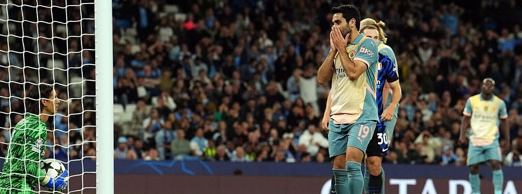 Ilkay Gündogan ärgert sich über die vergebene Großchance gegen Inter-Keeper Yann Sommer, der den Kopfball pariert. - © Martin Rickett/PA Wire/dpa