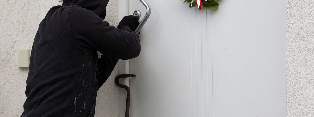 Kann schneller gehen als einem lieb ist: ein Einbruch durch die Wohnungst&uuml;r. - &copy; Silvia Marks/dpa-tmn/dpa