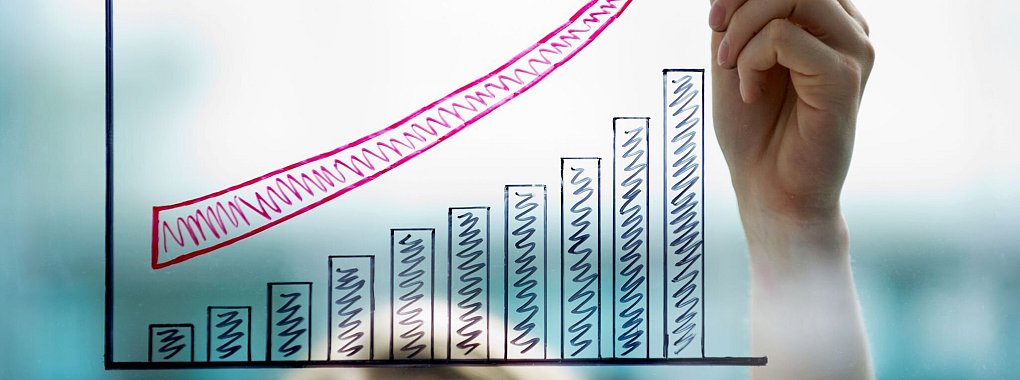 Nach oben geht\\\'s: Wer bei der Geldanlage den Zinseszinseffekt f&uuml;r sich nutzt, kann von einem exponentiellen Wachstum profitieren. - &copy; Franziska Gabbert/dpa-tmn