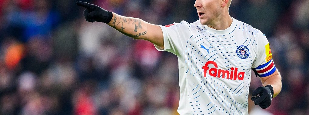 Sah gegen Dortmund Rot: Lewis Holtby. - © Tom Weller/dpa