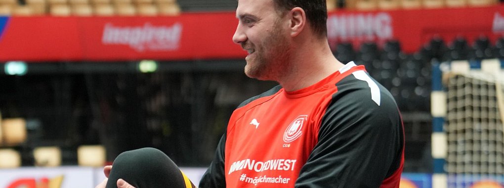 Die deutschen Handballer um Torwart Andreas Wolff starten zuversichtlich in die WM. - © Soeren Stache/dpa