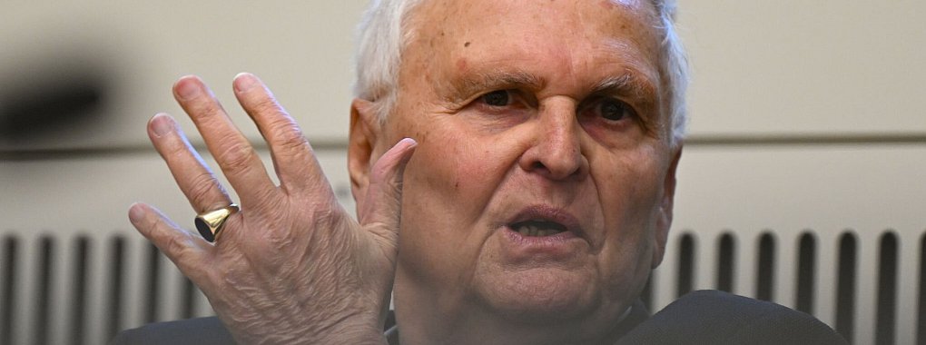 Kritisiert die FIFA scharf: Theo Zwanziger. - © Arne Dedert/dpa/POOL/dpa