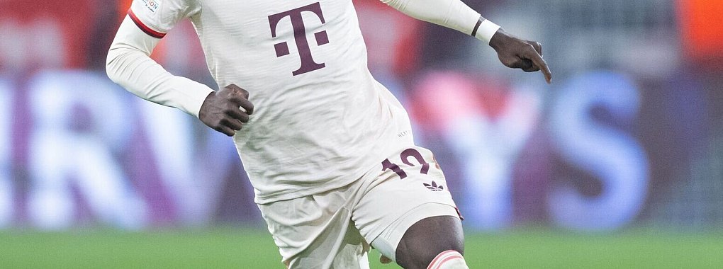 Soll sich mit Real Madrid über einen Wechsel einig: Alphonso Davies. - © Sven Hoppe/dpa