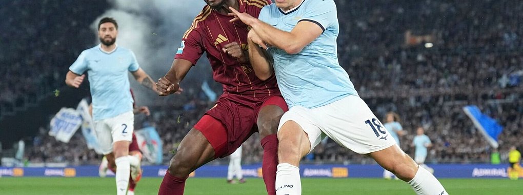 Das Stadtderby war wieder hart umkämpft. - © Alfredo Falcone/LaPresse/AP/dpa