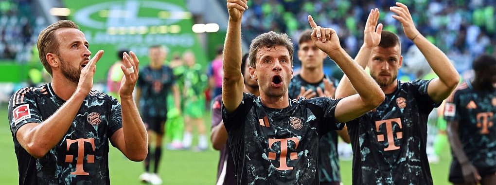 Der neue Bundesliga-Rekordspieler des FC Bayern: Thomas M&uuml;ller feiert den Sieg in Wolfsburg. - &copy; Swen Pf&ouml;rtner/dpa