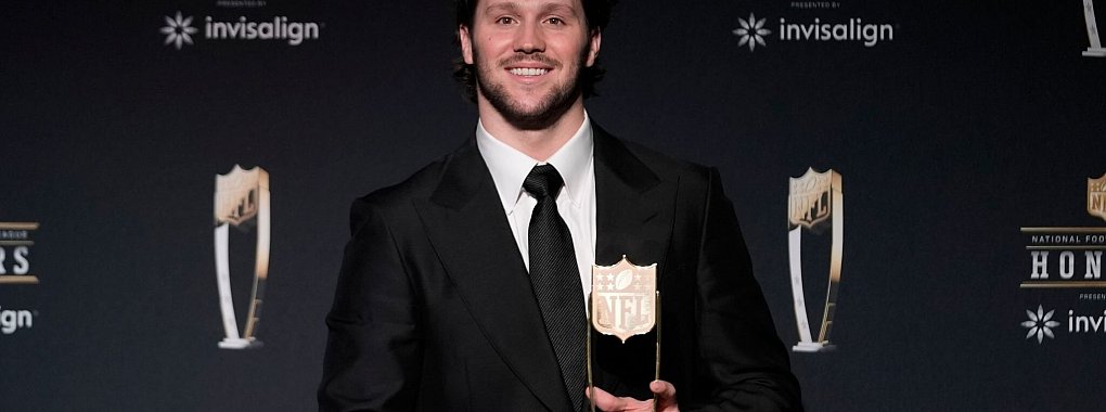 Josh Allen von den Buffalo Bills wurde erstmals zum wervollsten Spieler in der NFL gekürt. - © Gerald Herbert/AP/dpa