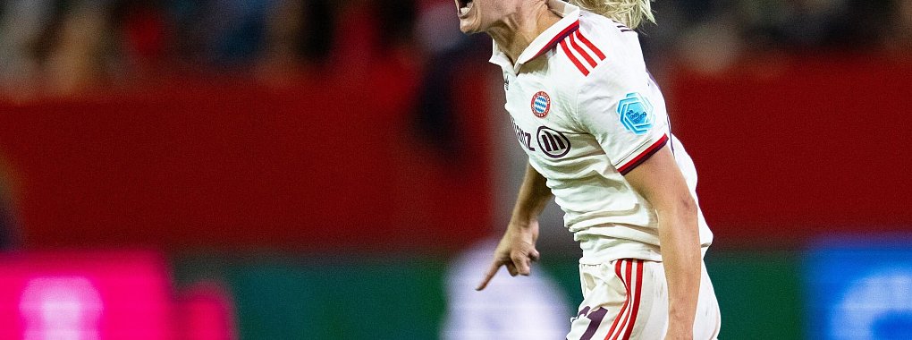 Pernille Harder jubelt nach ihrem Tor zum 3:2 über Arsenal London. - © Sven Hoppe/dpa