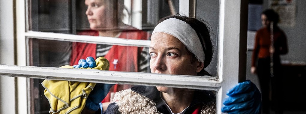Hannah Herzsprung (r) spielt Jenny von Loeben im Film «15 Jahre». - © Roland Horn/Wild Bunch/dpa