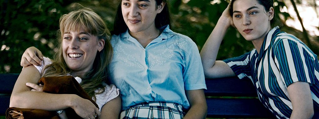 Tagsüber büffeln, abends das Leben genießen - für Anne (rechts) hat das Konsequenzen. - © Manuel Moutier/2021 Rectangle Productions/France 3 Cinéma/Wild Bunch/Srab Films/ARTE F/dpa